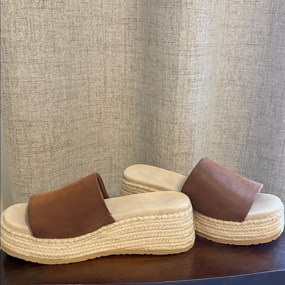 MIA brown wedges - Picture 2 of 4